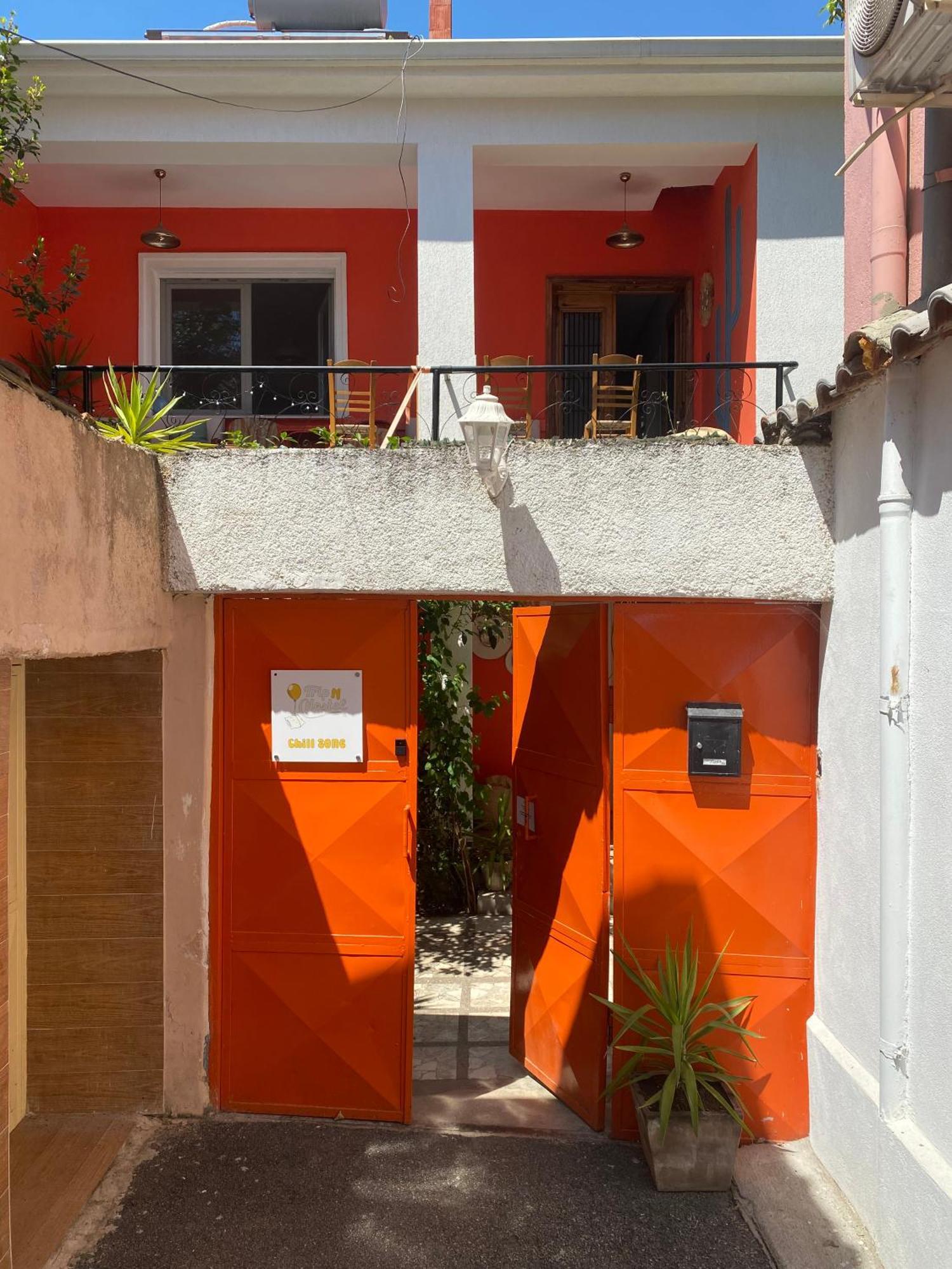Trip'N'Hostel Chill Zone Tirana Esterno foto